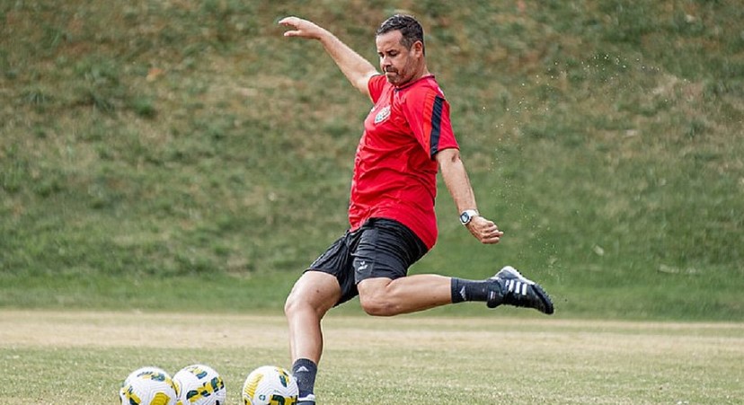 Vitória promove ex-goleiro à comissão do profissional