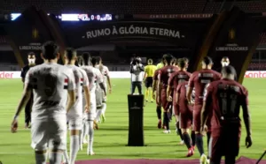 São Paulo quer manter sonho da Libertadores vivo diante do Coritiba