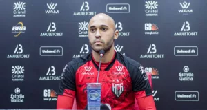 Dudu, do Atlético-GO, diz que o time está evoluindo a cada jogo