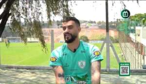 Atacante do América-MG revela ídolo brasileiro e projeta gols pelo clube