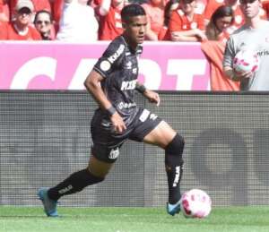 Ângelo admite que precisa evoluir no Santos e sonha com 1º gol contra Atlético-MG