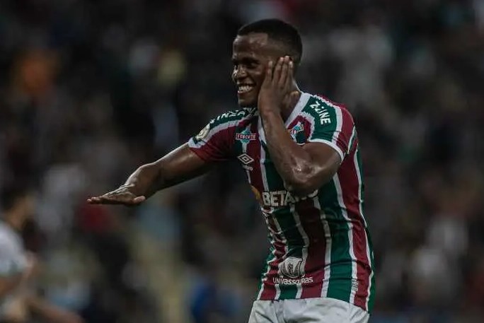 Fluminense acerta dívida com clube colombiano e estuda comprar outros 50% de Arias