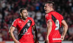 Atlético-GO vibra com vitória e presidente brinca 
