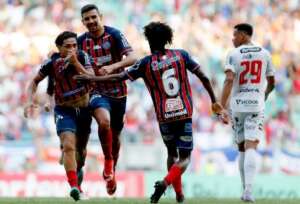 Bahia 1 x 0 Brusque - Um no céu e outro no inferno