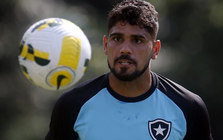 Recuperado, lateral pode voltar a reforçar o Botafogo no Brasileirão