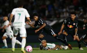 Atacante do Cuiabá, Deyverson rebate críticas: 