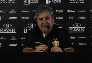 Série B: Gilson Kleina segue confiante na permanência do Brusque, mas avisa: 