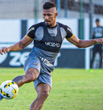 Ceará pensa no Atlético-GO e pode ter time completo