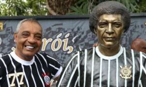 Corinthians inaugura busto de Basílio e celebra 45 anos do título paulista de 77