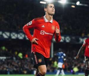 Após punição, Cristiano Ronaldo volta a treinar com o grupo no Manchester United