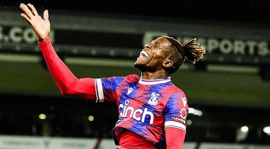 Crystal Palace vence de virada no Inglês