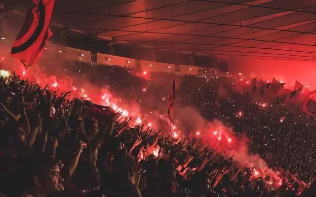 festa torcida flamengo sinalizador maracana