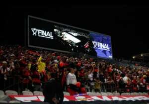 Flamenguista que arremessou bomba contra torcida do Corinthians é detido na Arena