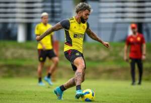 Corinthians e Flamengo têm jogadores pendurados na Copa do Brasil