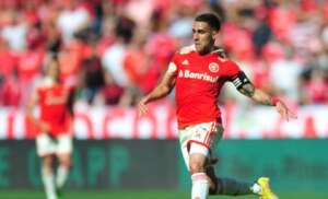 Gabriel, do Internacional, faz cirurgia no joelho e aguarda retorno para Porto Alegre