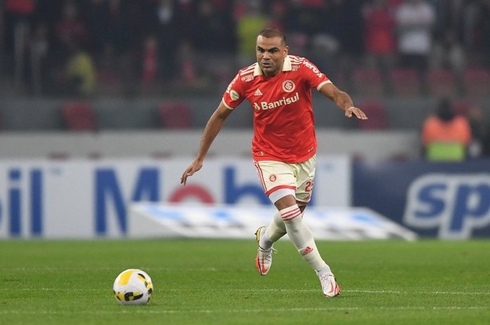 Gabriel Mercado volta a treinar e pode reassumir titularidade no Internacional