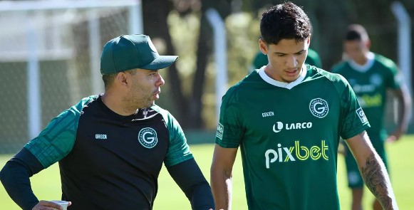 Jair Ventura e Caetano durante treino do Goiás