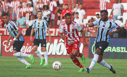 Grêmio vence Náutico e volta à elite