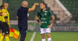 Série B: Mozart comemora fim da odisseia do Guarani