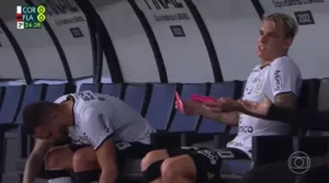 Róger Guedes fica chateado após ser substituído novamente no Corinthians