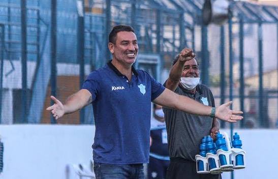 Guilherme Alves, técnico do Marília