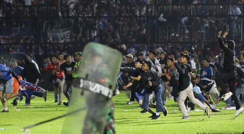 Estádio onde mais de 130 morreram na Indonésia será demolido e reconstruído