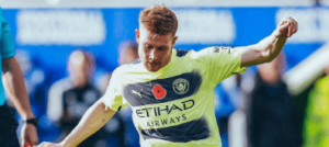 INGLÊS: De Bruyne marca de falta e City dorme na liderança