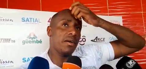 Atacante faz promessa inusitada contra rebaixamento na Bolívia: ‘Corto meu membro’