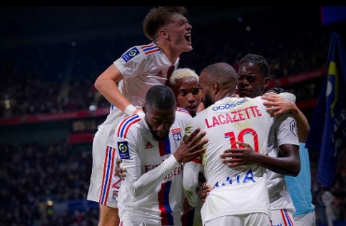 FRANCÊS: Com gol de Lacazette, Lyon vence confronto direto contra o Lille