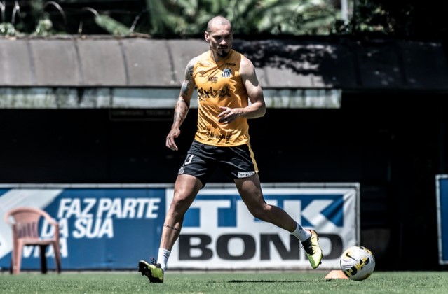 Zagueiros do Santos participam do treino e podem retornar na próxima rodada