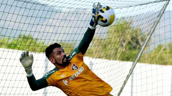 Brasileirão: Sem espaço no Fluminense, goleiro é sondado por outros 3 clubes