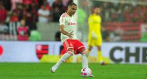 Em boa fase, zagueiro Mercado tem lesão confirmada e desfalca o Internacional