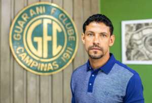 Guarani anuncia ex-zagueiro Moises Moura como novo técnico do Sub-20