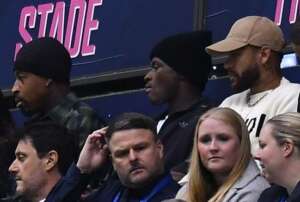 Suspenso, Neymar marca presença em PSG x Chelsea pela Liga dos Campeões Feminina