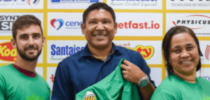 Novorizontino faz entrega de uniformes à Escola Manoel Roque