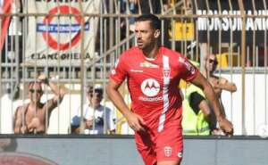 Pablo Marí, ex-zagueiro do Flamengo, recebe alta de hospital após ser esfaqueado