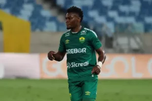 Expulso contra o Inter, Paulão, do Cuiabá, leva advertência do STJD