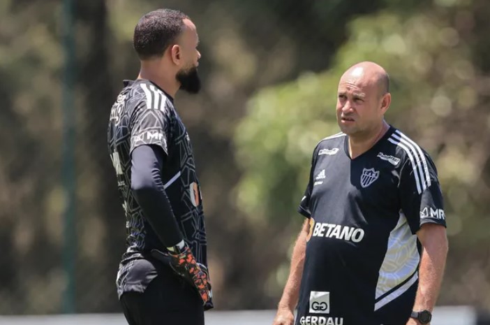 Preparador do Atlético-MG passa informação a Everson e será julgado pelo STJD