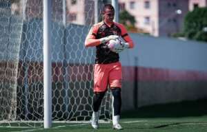 Pernambucano: Sport acerta contratação de goleiro Renan