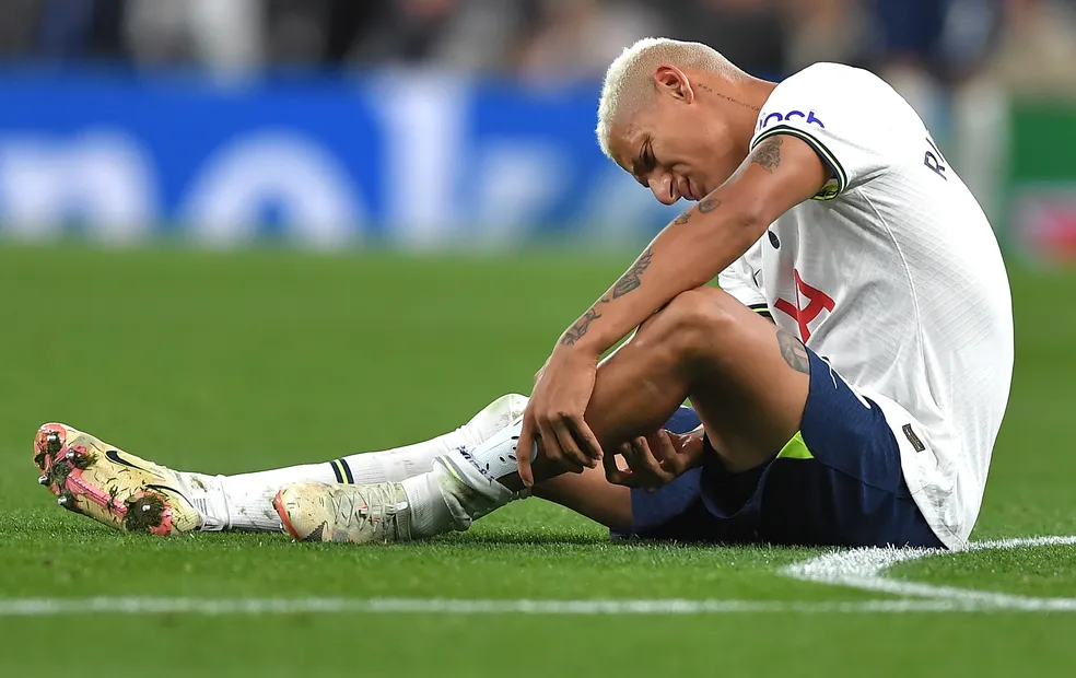 richarlison lesao panturrilha tottenham everton premier league