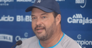 Série B: Roberto Fernandes lamenta gols perdidos pelo CSA-AL