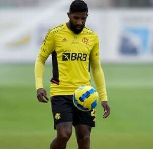 Santos monitora Rodinei, mas lateral está na mira de outro clube brasileiro