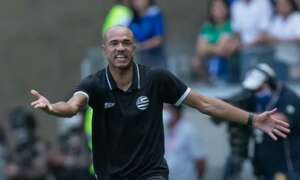 Athletic-MG tira 'figurinha rara' e anuncia retorno do técnico Roger Silva