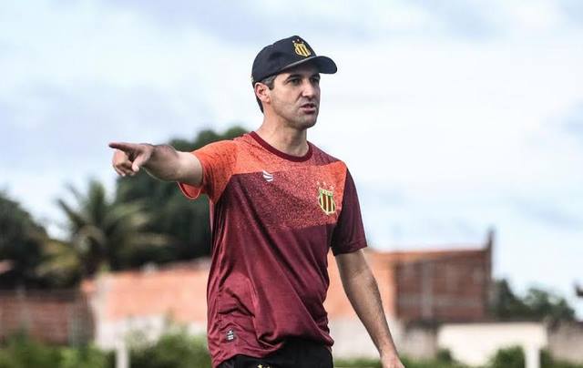 Léo Condé, técnico do Sampaio Corrêa