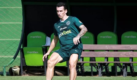 Sidimar volta antes do previsto e se coloca à disposição no Goiás