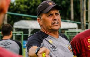 Série B: Claudinei Oliveira admite dificuldades por acesso do Sport