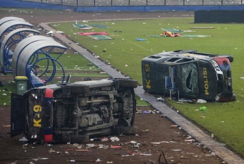 Tragédia em estádio de futebol da Indonésia tem 33 crianças entre os mortos