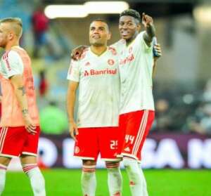 Internacional discute permanências e mira reforços para 2023