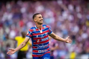 Thiago Galhardo, do Fortaleza, rasga elogios à Vojvoda