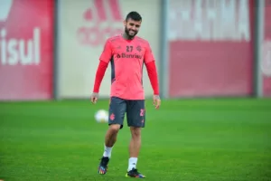 Liziero volta a ter chances no Internacional em momento decisivo da temporada